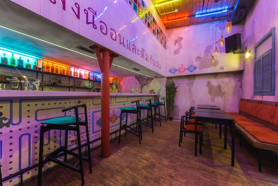 Neon Monkey bar thaïlandais
