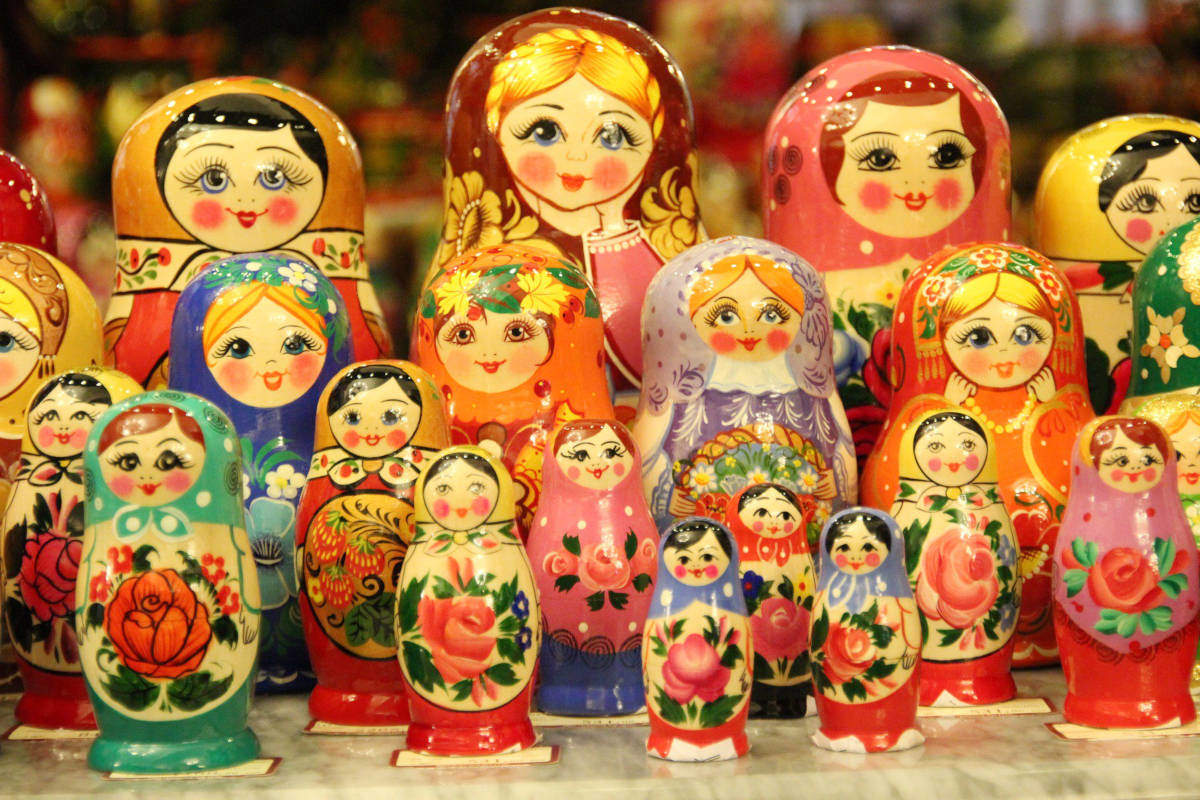 Matriochka poupées Russes russe peint à la main 10 or rouge Daisy Aymasova signé 