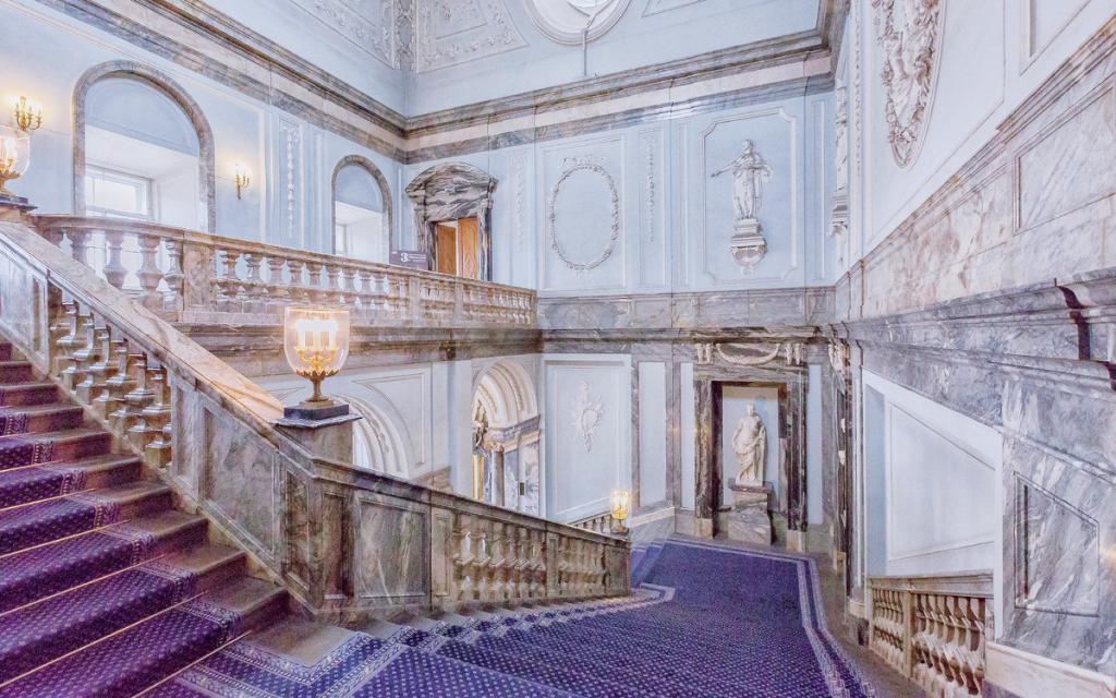 palais de marbre escalier d'honneur
