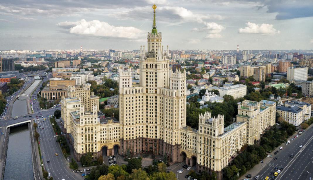 Gratte-ciel Staliniens Les Tours Emblématiques De Moscou - Sept Sœurs